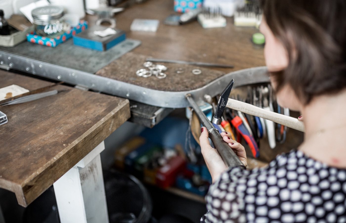 Arbeit am Werktisch